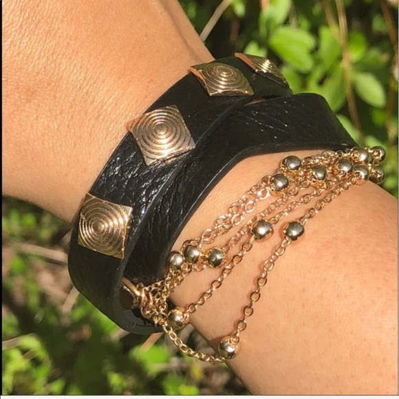 - Beautiful Black Leather Bracelet Gold Hardware - Picture 4 of 7